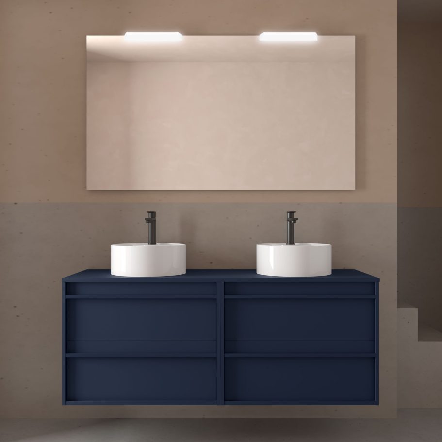 Mueble de baño Muebles de baño modernos con dos lavabos y un gran espejo iluminado.